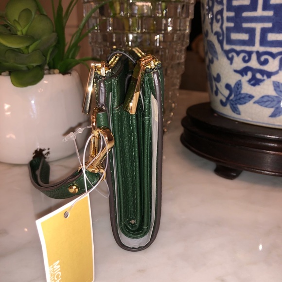 Michael Kors Jet Set Leather phone wristlet NWT 😎 - Picture 6 of 13